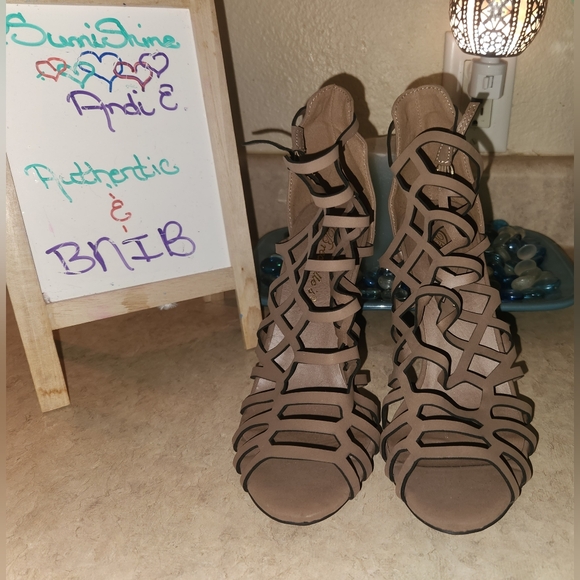 Breckelle's Geometric Cutout Stiletto Peep Toe Sandal, NATURAL, SZ: 5.5 ~ NWOT - Picture 6 of 11
